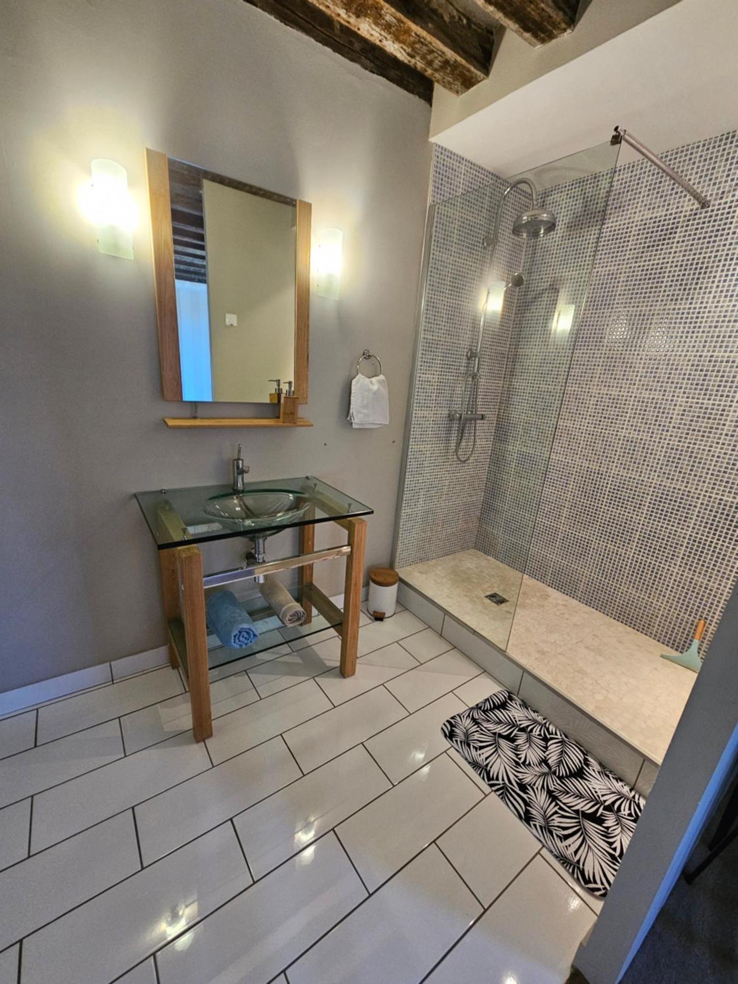 Chambre Avec Salle De Bain Hotel Donzy Luaran gambar
